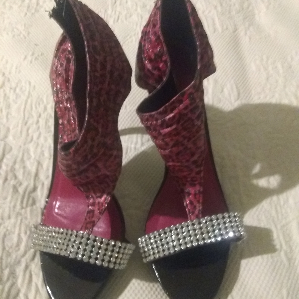Shoes - Picture 4 of 5